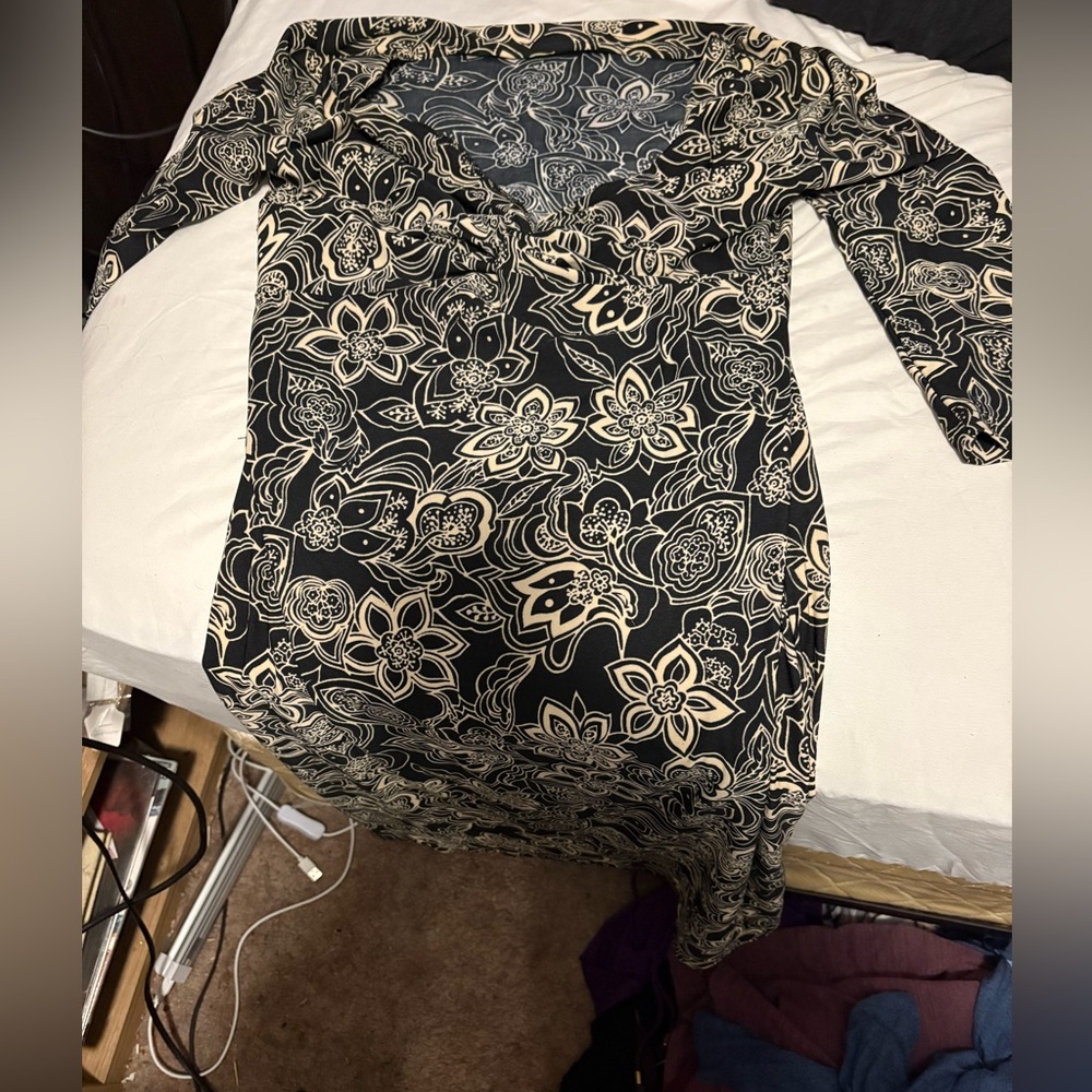 Chic Black and Cream Floral Long Sleeve Dress